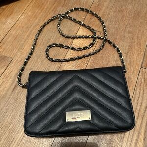 BCBG Paris crossbody bag‎ Quilted Gold Chain Strap Lot Of Pockets